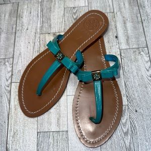 TORY BURCH Patent Leather Bow Accents T-Strap Sandals Size 7M✨
